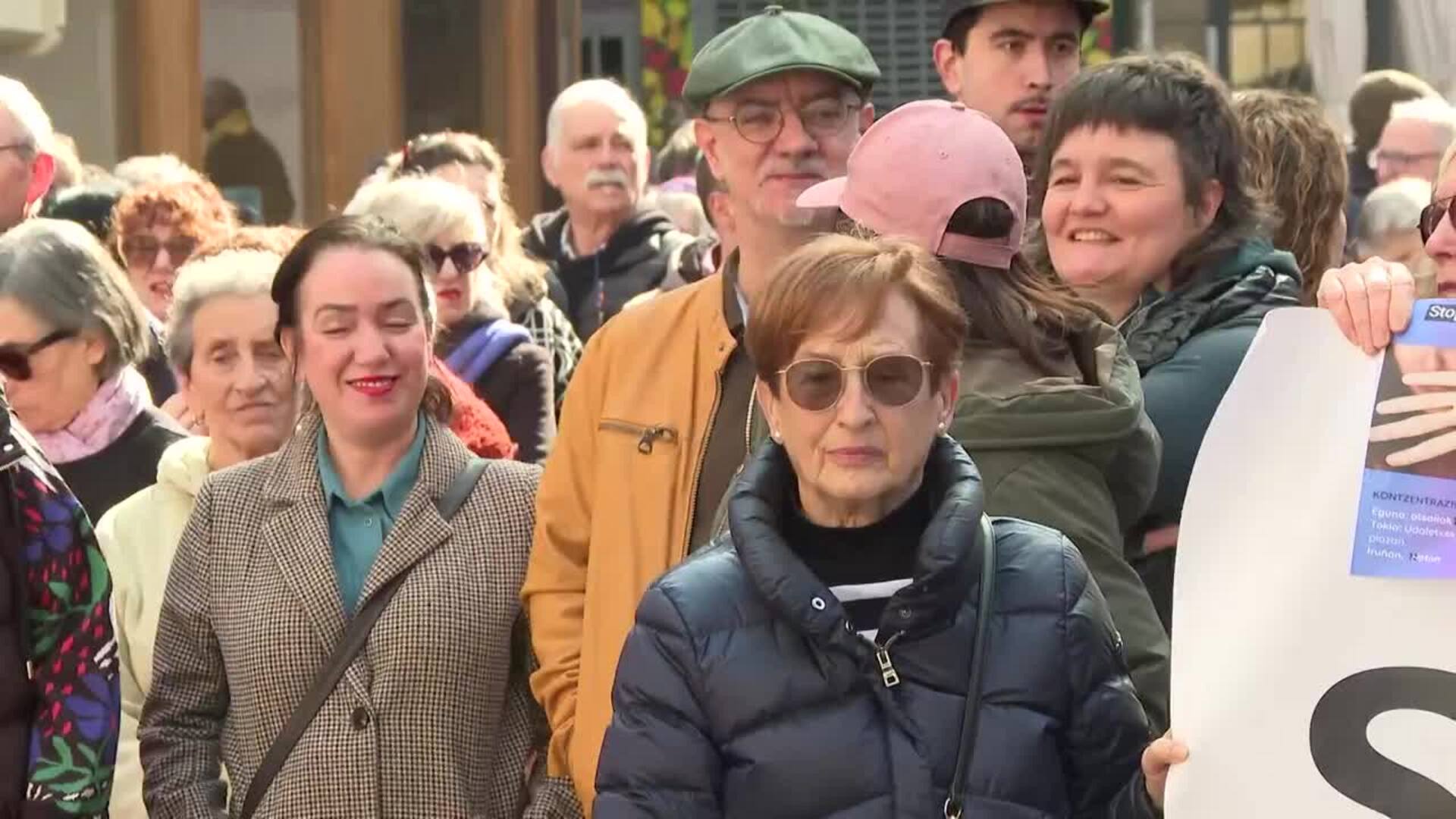 Multitudinaria concentración en Pamplona para rechazar el crimen de Sarriguren