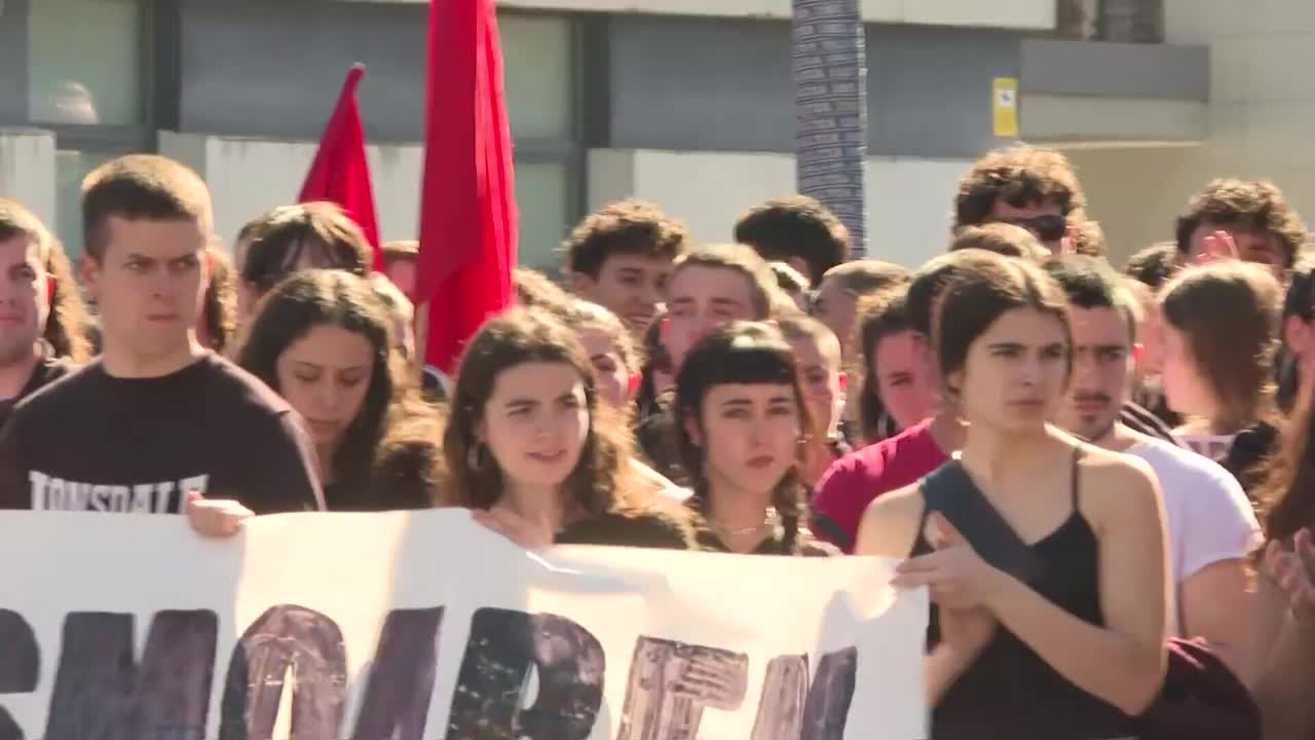El acto de Vox y la protesta antifascista de Vitoria-Gasteiz concluyen sin incidentes