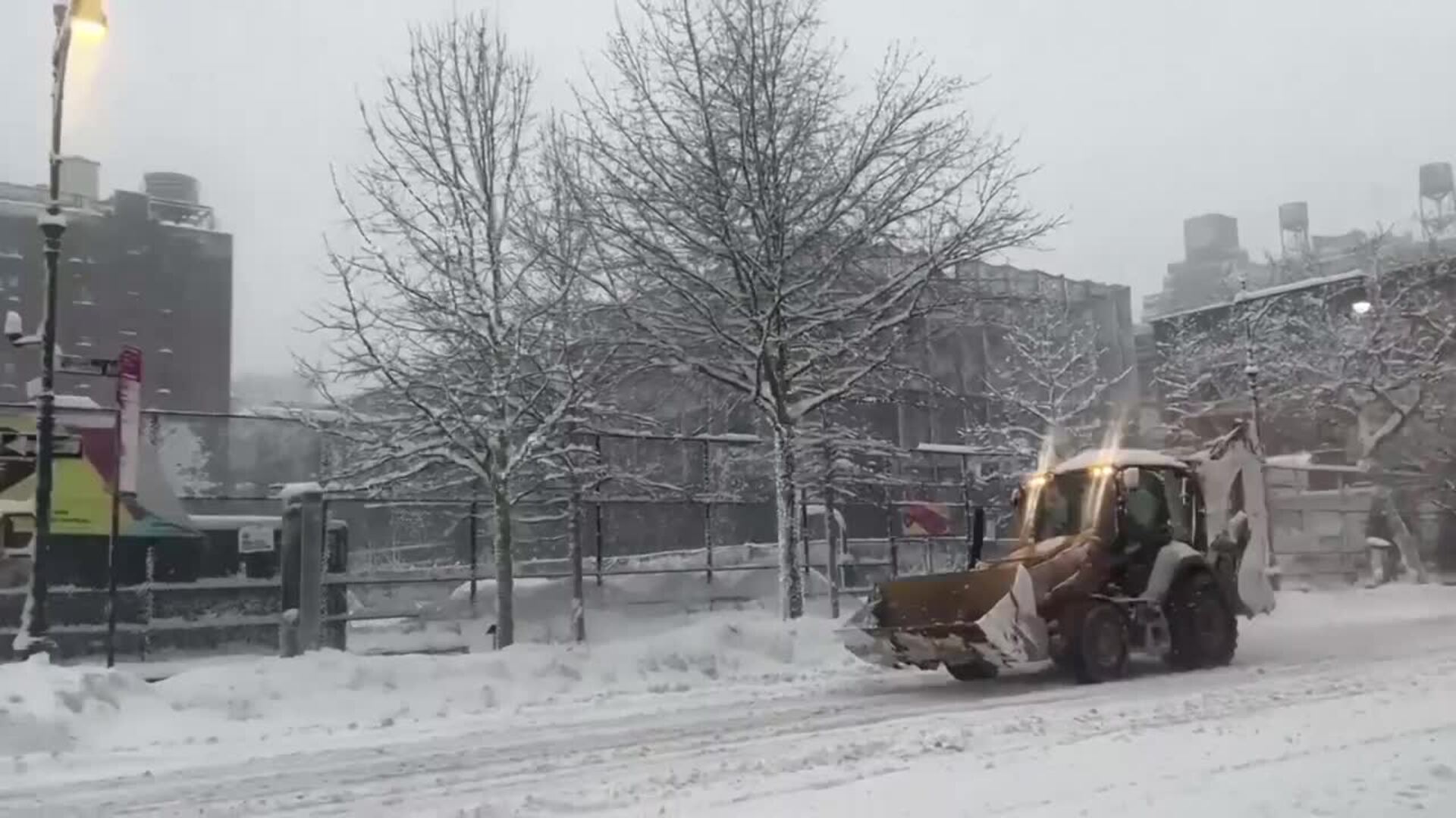 Nueva York, azotada por la peor tormenta de nieve de la década