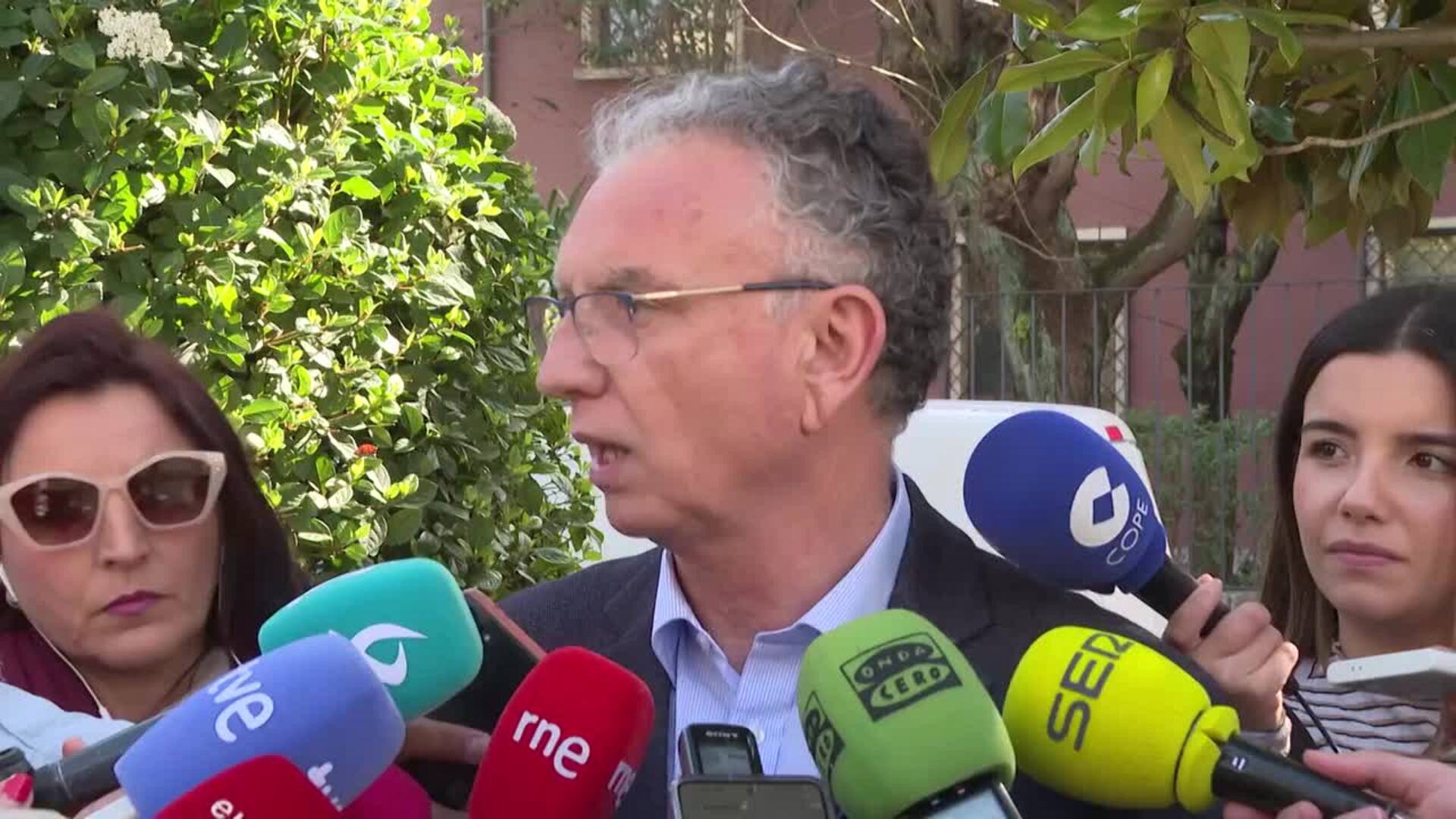 Quintana ve "penoso" que se negocie "con criterios de Madrid" la gobernabilidad extremeña