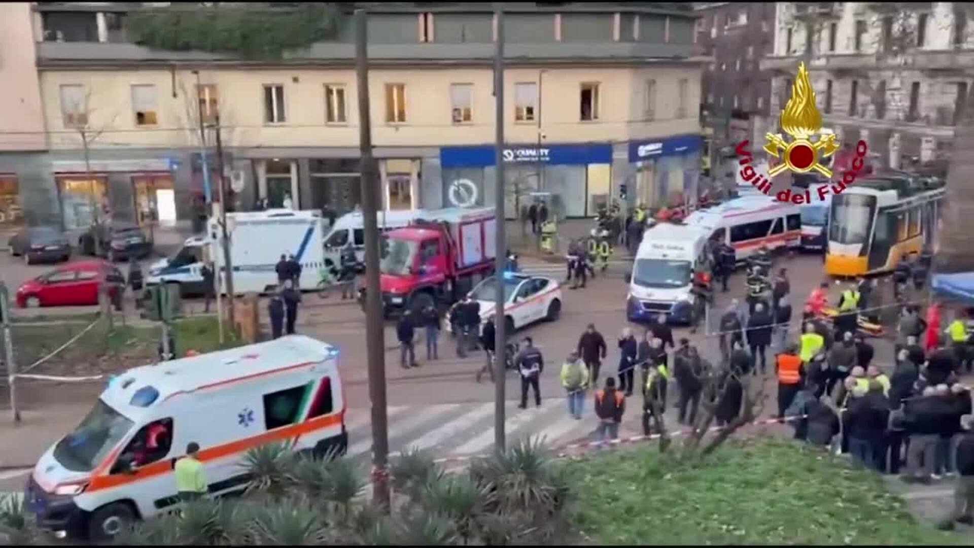 Al menos un muerto y 39 heridos en Milán (Italia) al estrellarse un tranvía contra un edificio