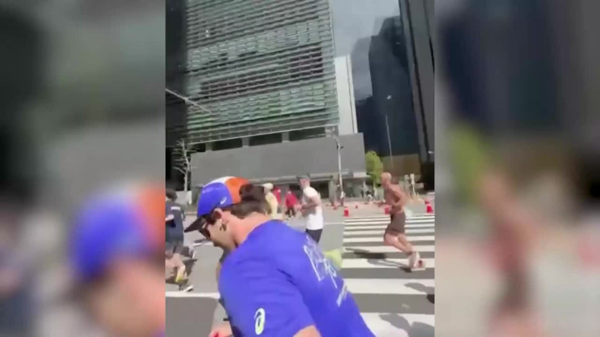 Así ha sido el beso de Tamara Falcó e Íñigo Onieva en plena maratón de Tokio