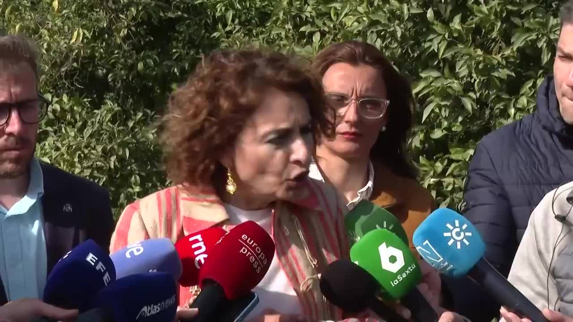 Montero pide "tranquilidad" sobre las bases de Rota y Morón