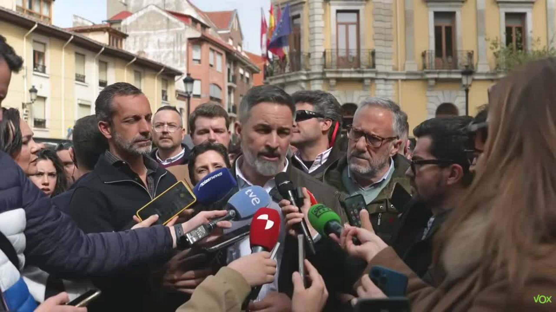 Abascal cree que PP y PSOE "comparten corrupciones" ante la situación de una edil de Palencia
