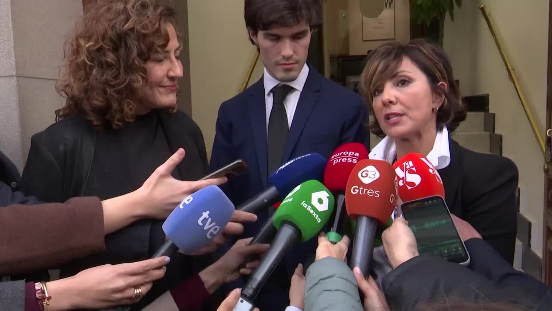 Sonsoles, Cristina y Fernando Ónega agradecen el cariño tras la muerte de su padre