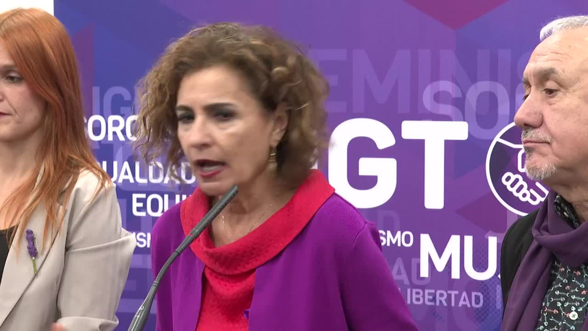 Montero asegura que el Gobierno mantiene "una posición de firmeza" ante los conflictos