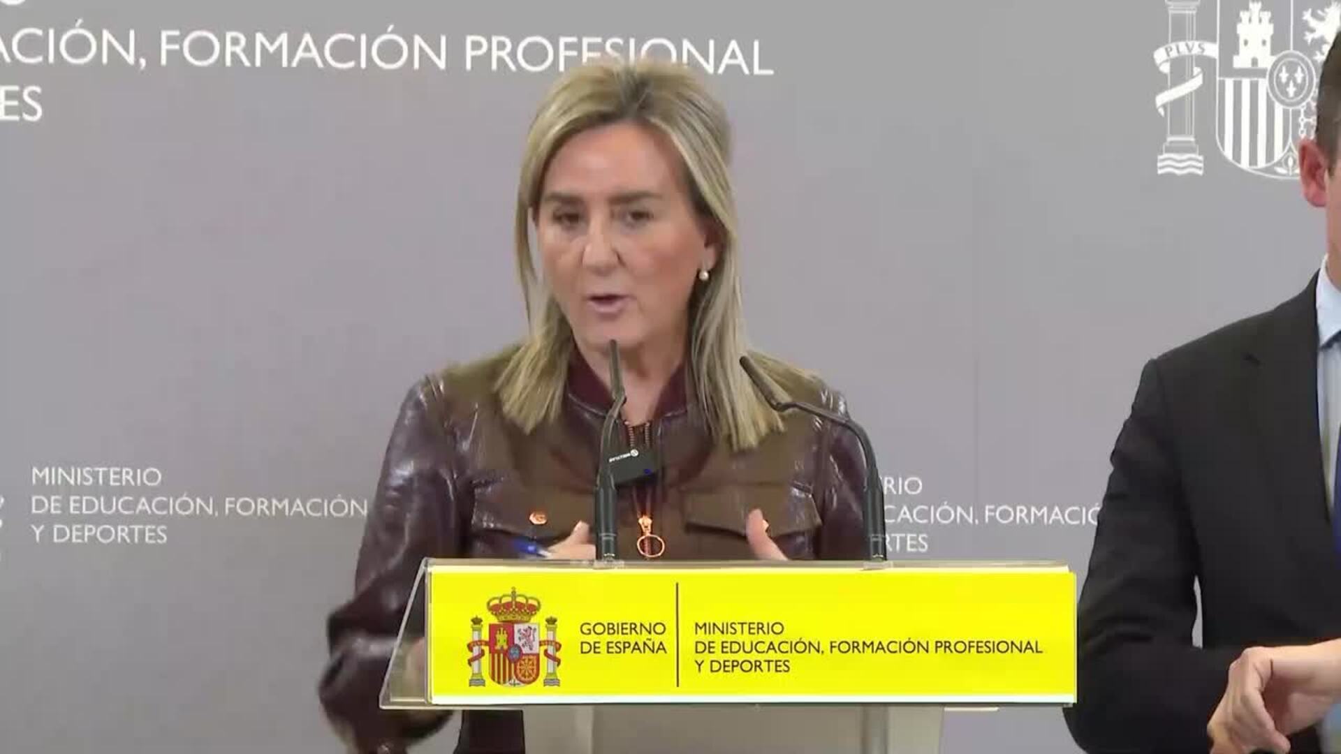 Tolón afirma que la bajada de ratios tiene "beneficios para el alumno"