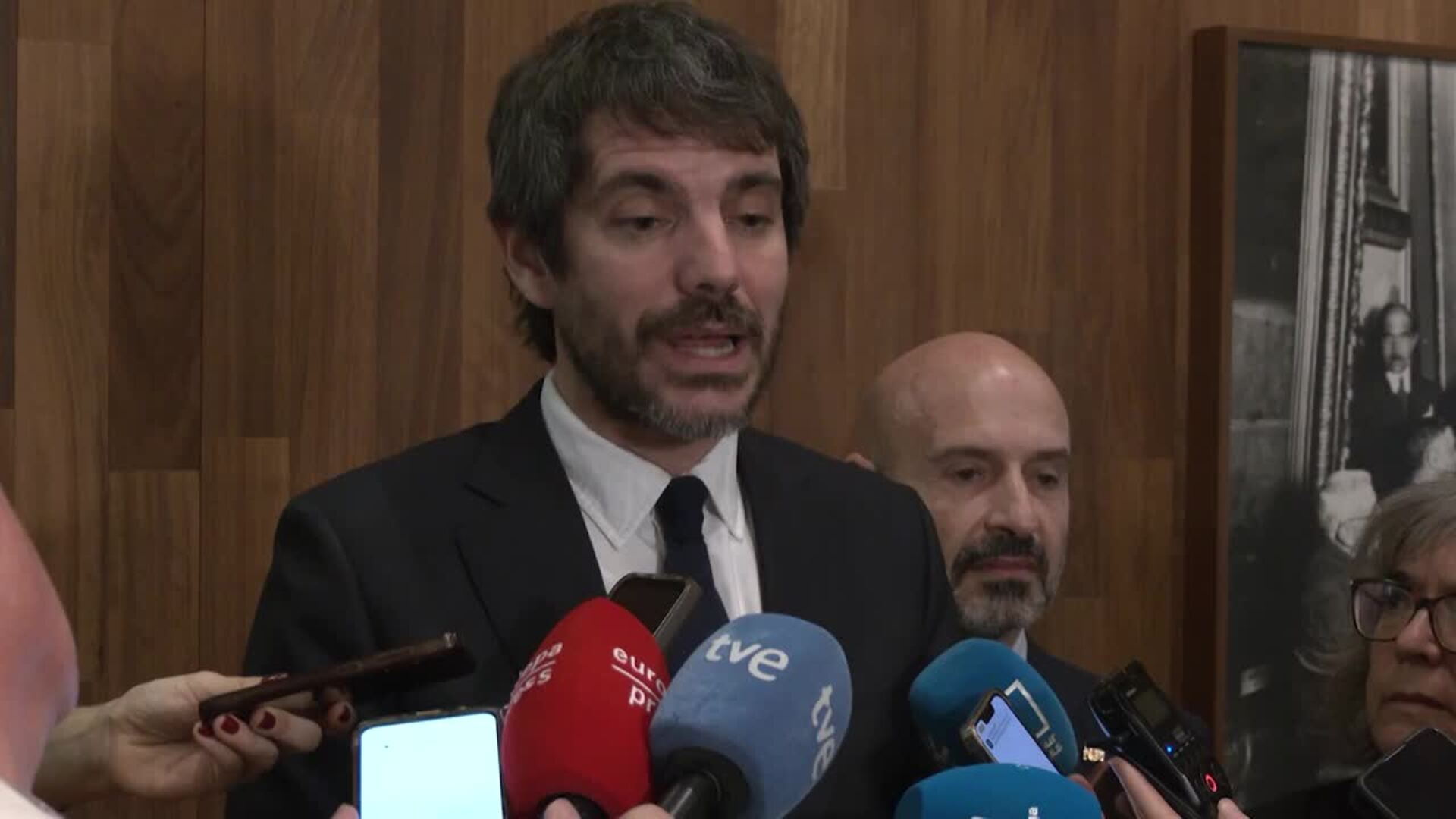 Urtasun exige a Feijóo que explique por qué rescata "el belicismo de Aznar" de la mano de Vox