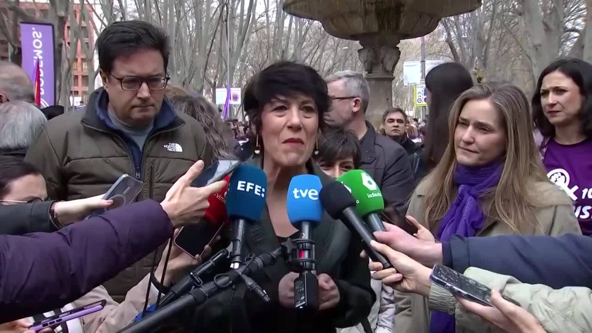 Elma Saiz: "El feminismo también es pacifismo y por eso decimos 'No a la guerra'"