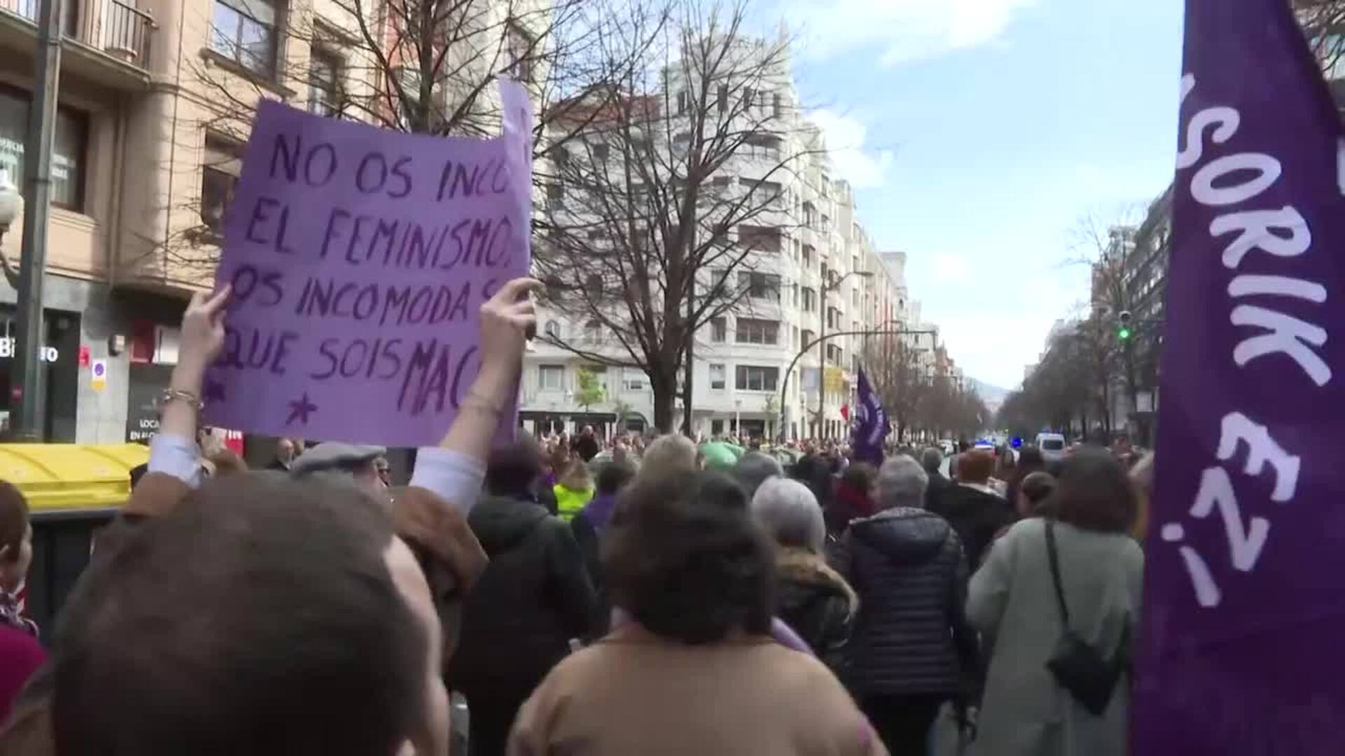 El feminismo clama en toda España por el 'No a la guerra' sin olvidar la lucha por la igualdad