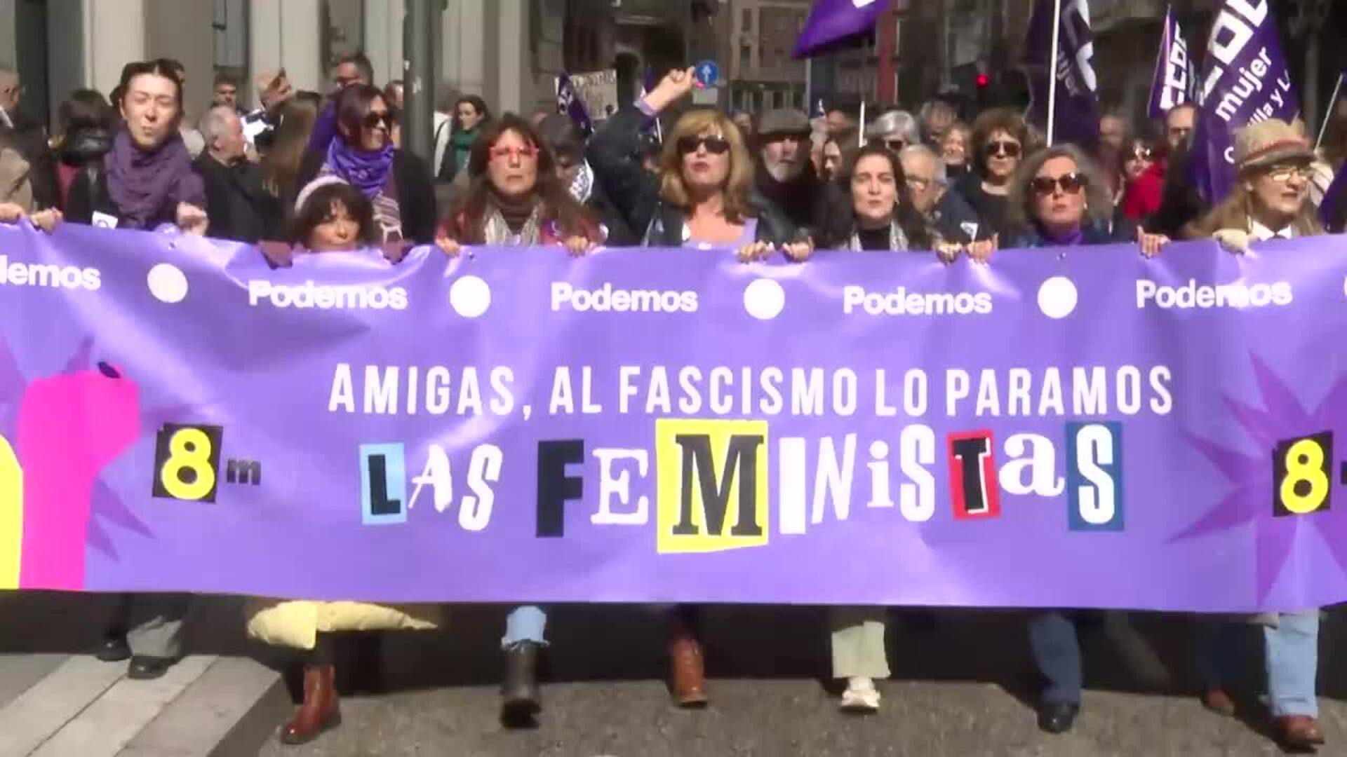 Miles de personas piden en Valladolid paz e igualdad y libertad para la mujer