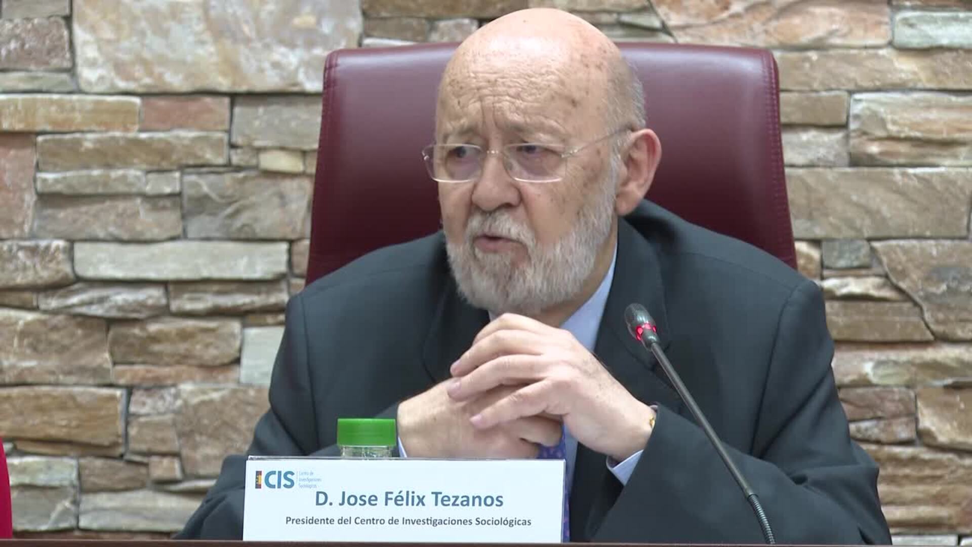 Tezanos: "La discriminación histórica que ha sufrido la mujer es una patología social grave"