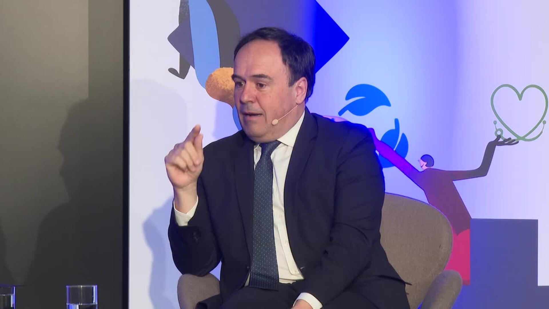 Llorca: "Tenemos que rechazar a los Trump y a los Sánchez porque se parecen mucho"