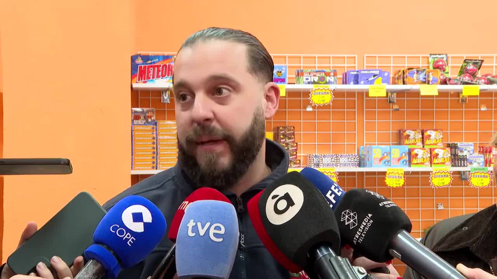 Inspeccionan un establecimiento pirotécnico antes del inicio de las Fallas