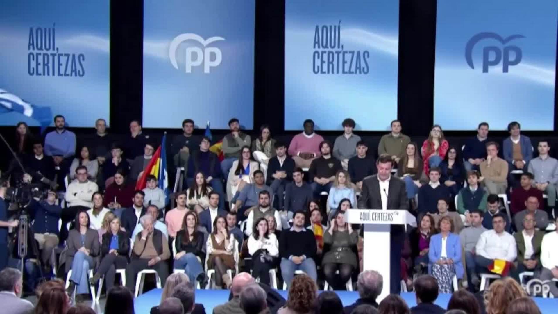 Mañueco pide dar una "lección de mesura, de centralidad y de estabilidad" a España