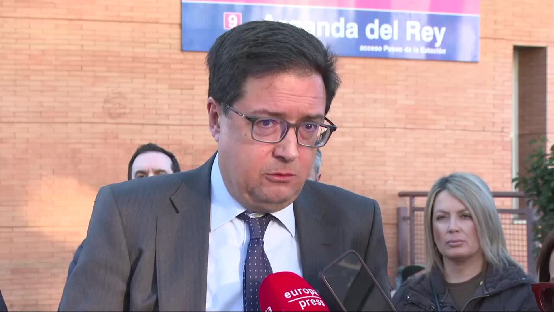 López: "La mejor medida será parar la guerra"