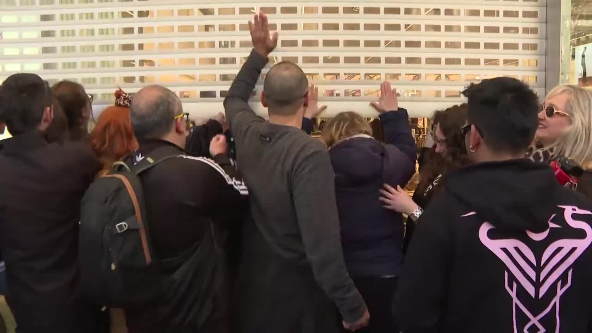 Los piquetes con motivo de la huelga general en Euskadi y Navarra obliga al cierre de comercios