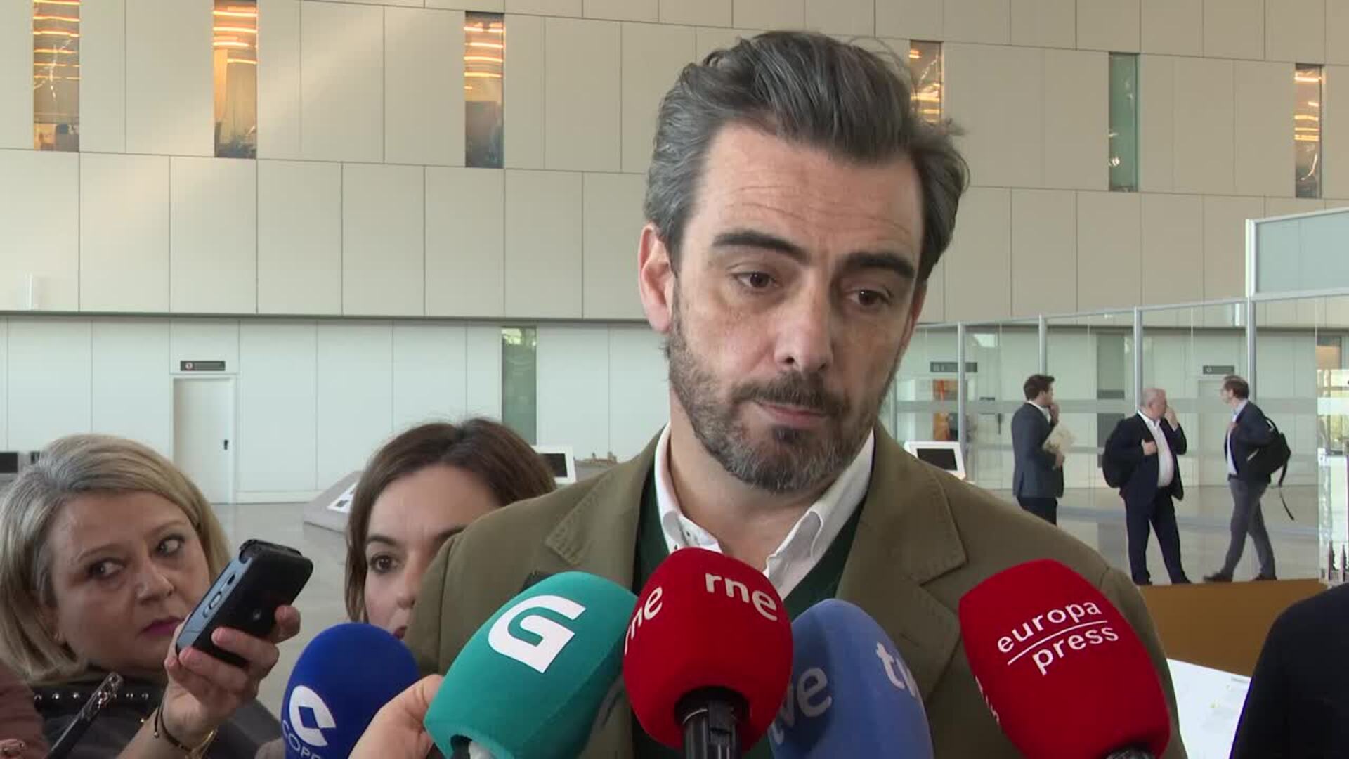 La Xunta anuncia un fondo para captar nuevas rutas en los aeropuertos gallegos