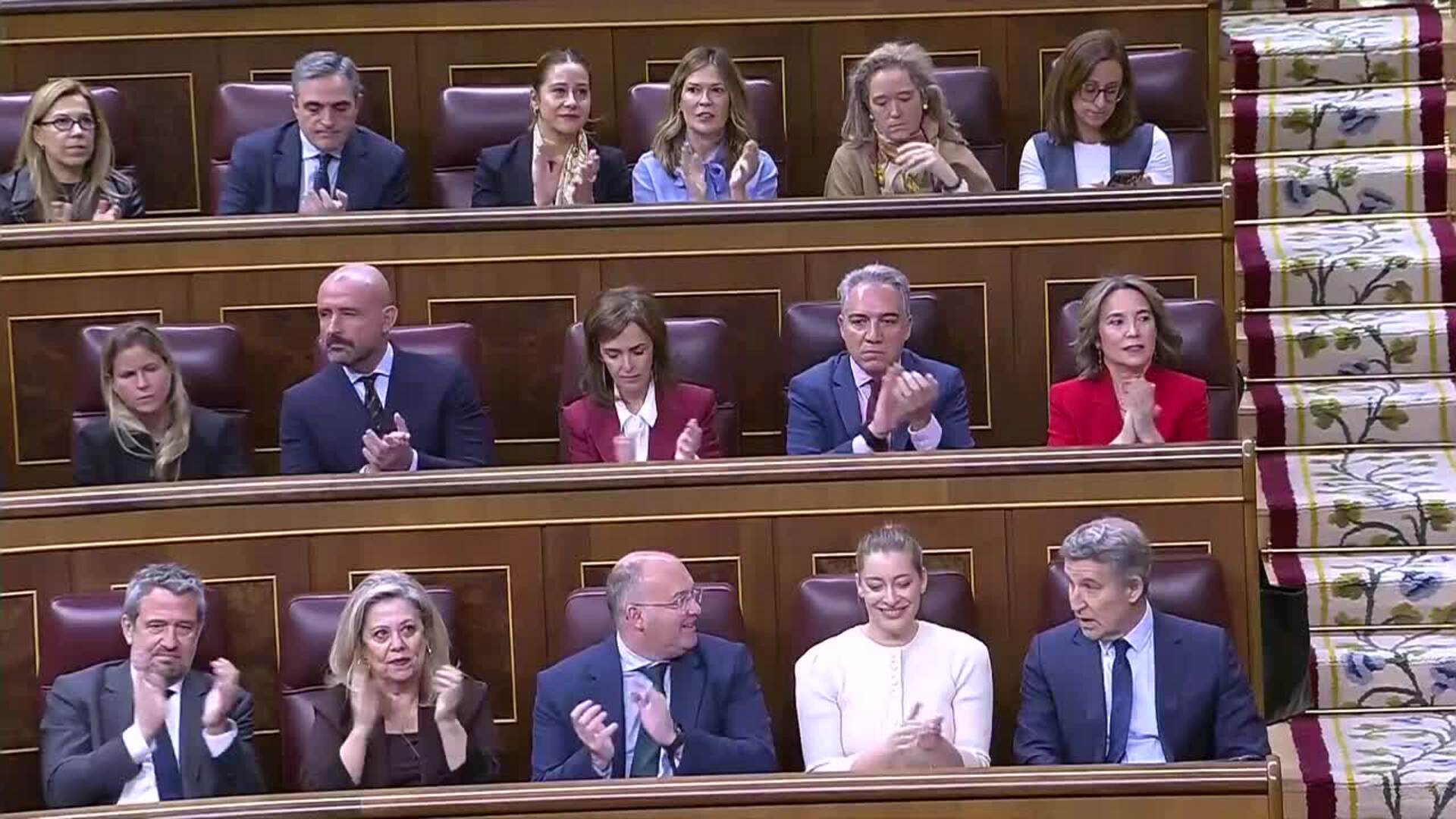 Feijóo aconseja evitar otro decreto ómnibus y Sánchez le insta a desmarcarse de Trump