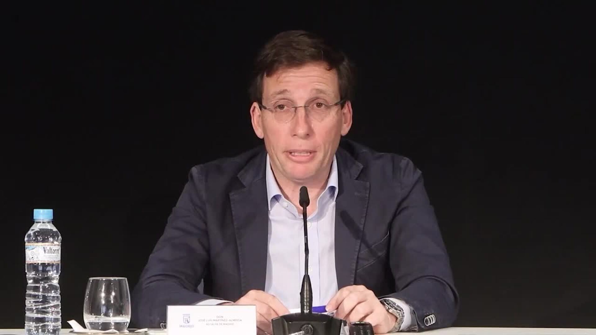 Almeida indica que sí hay "puntos de alta concentración" de palomas pero no una plaga