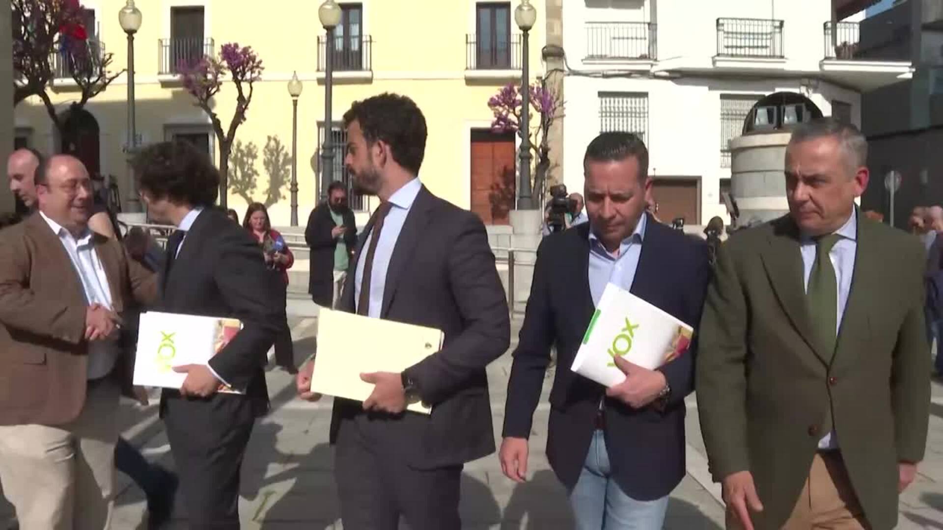 PP y Vox continúan negociando en Extremadura pero descartan acuerdo antes de Semana Santa