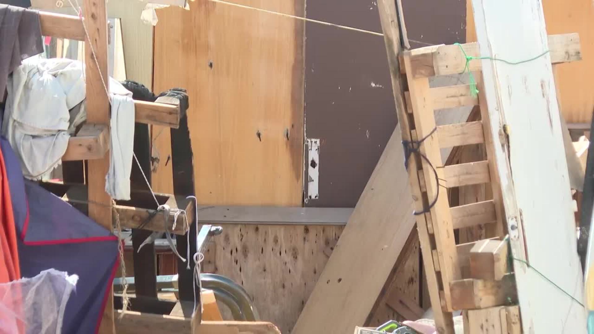 Guardia Urbana y Mossos desalojan dos núcleos de asentamiento en la Sagrera de Barcelona