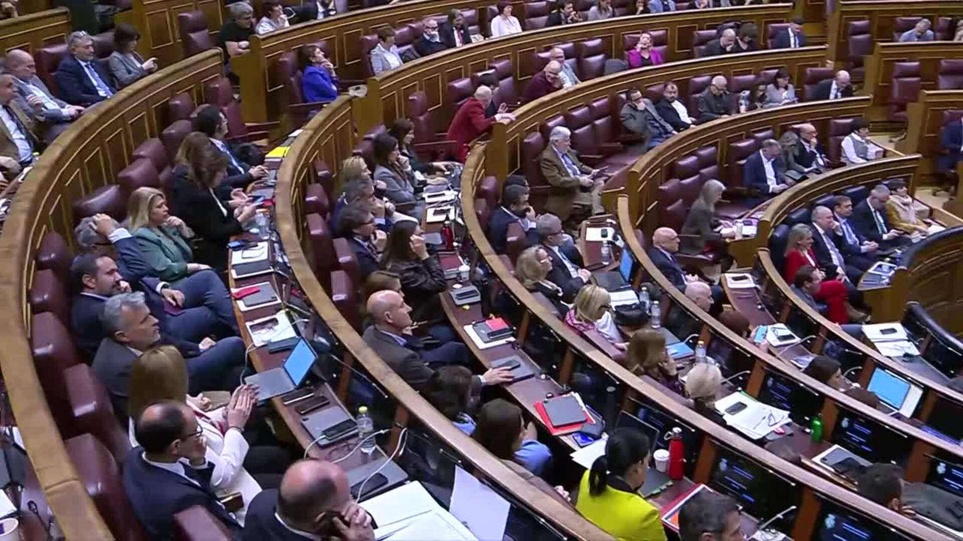 Sánchez anima a Vox a llamarse "Abascal, S.L." porque su patria es "un billete de 500 euros"