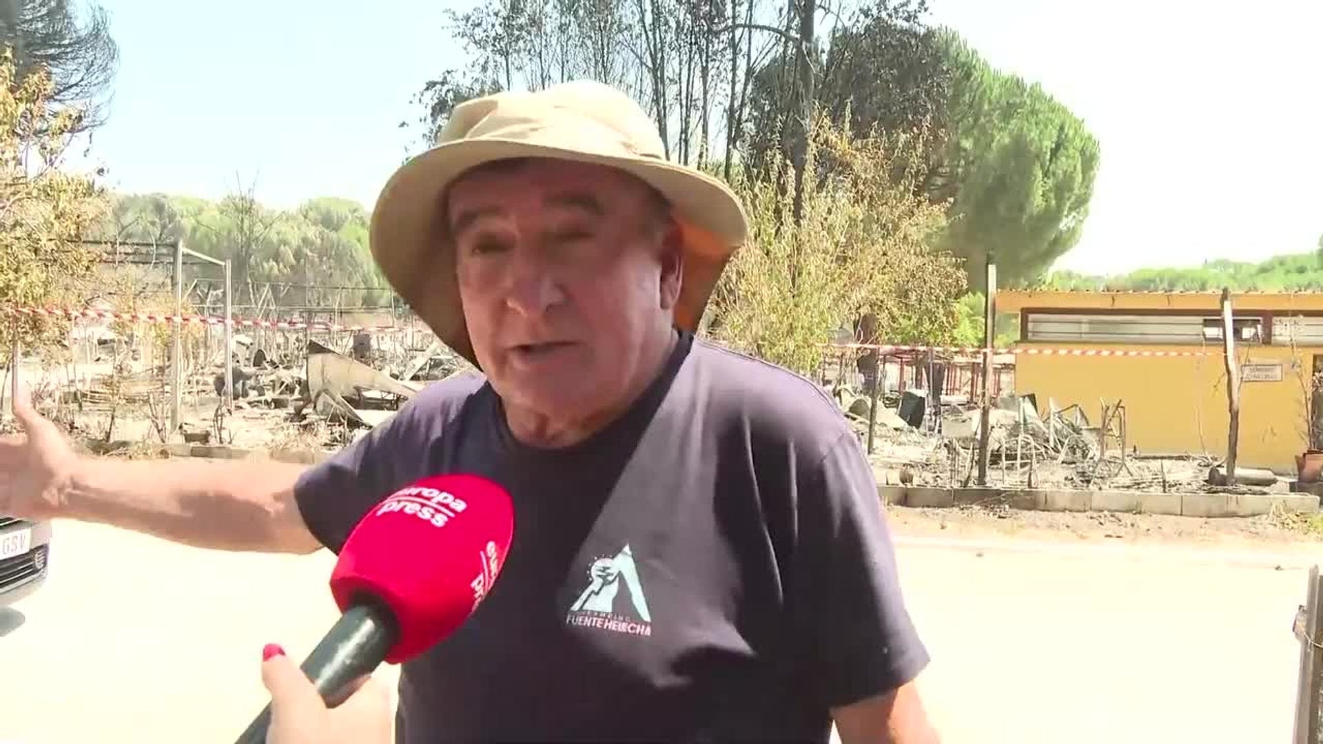 El fuego devora parte del camping de Pelayos de la Presa en un incendio de dos caras