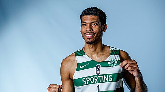 Uwais Razaque cierra la plantilla del BCB