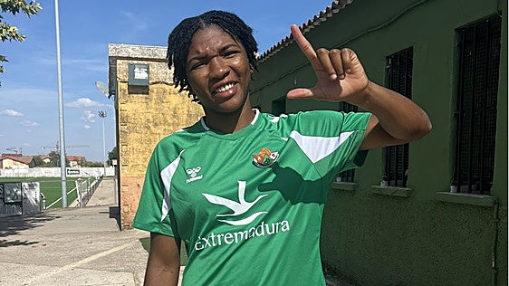 La internacional camerunesa Raissa Mbappé refuerza el ataque del Cacereño Femenino
