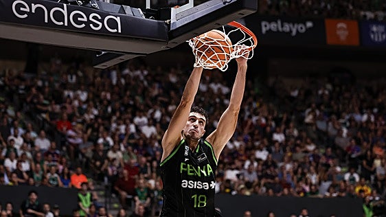 El cacereño Álex Reyes, campeón de la Supercopa de España con  el Joventut