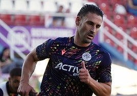 Kike Márquez durante un calentamiento antes del último partido en casa contra la Cultural.