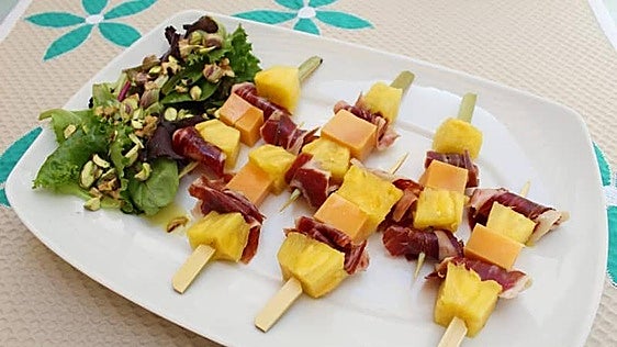 Receta de brochetas de jamón con piña y queso: el aperitivo fácil y rápido