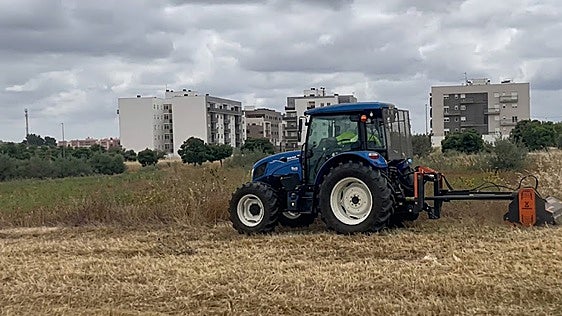Badajoz desbroza 130 solares municipales, con las parcelas más grandes en Las Vaguadas y El Nevero
