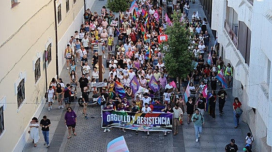 Fotos | Cientos de personas se manifiestan por las calles de Mérida por los derechos LGTBI+
