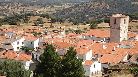 El PP denuncia que el alcalde de Casas de Miravete libera a una concejala que trabajará a 400 kilómetros