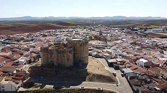 El Castillo de Villalba de los Barros ya es Bien de Interés Cultural: qué significa esta declaración