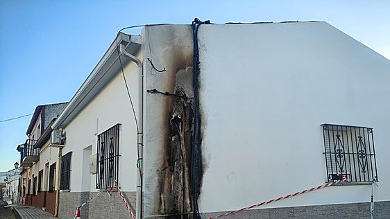 Un incendio en una línea eléctrica provoca un corte de luz en Valverde de Leganés
