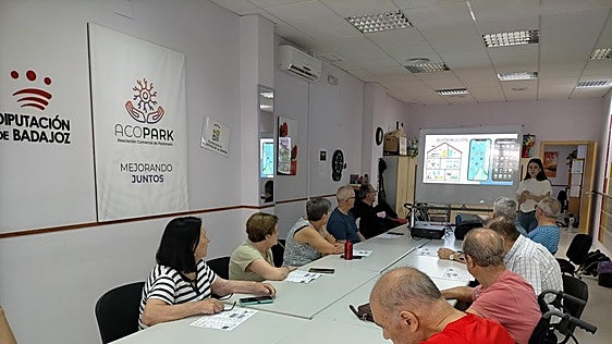 Acopark mantiene su programa de atención a personas con Parkinson