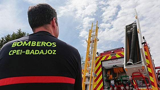 Una mujer y un niño son atendidos en Mérida por ansiedad tras el incendio en la cocina de su casa