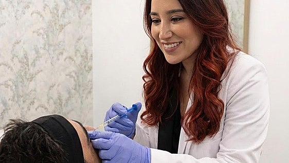 El 'efecto Vinícius' aterriza en Badajoz: la masculinización facial que se extiende entre los hombres extremeños