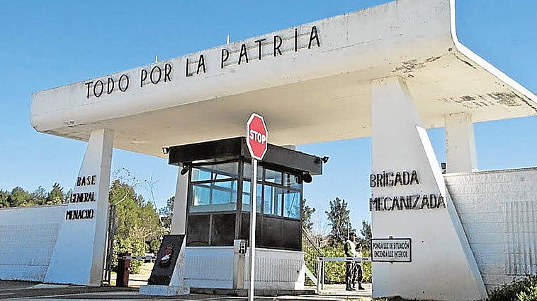 Detenido un militar de la Base General Menacho tras una denuncia por posesión de imágenes íntimas de mujeres