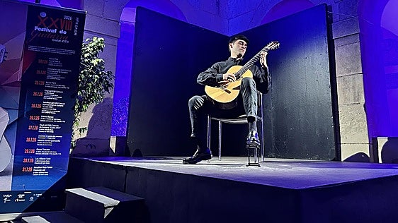 El emeritense Nacho Cuadrado gana el primer premio y el premio del público en el Concurso Internacional del Festival de Guitarra de Elche