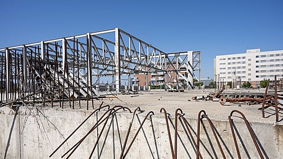 Badajoz valora tres ofertas para terminar la piscina de la Margen Derecha