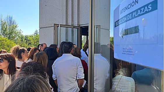 La Junta convoca a más de 300 laborales para adjudicarles plazas vacantes fijas