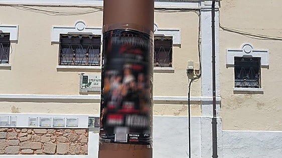 El Ayuntamiento pone 1.100 euros de sanción por colocar publicidad en mobiliario municipal