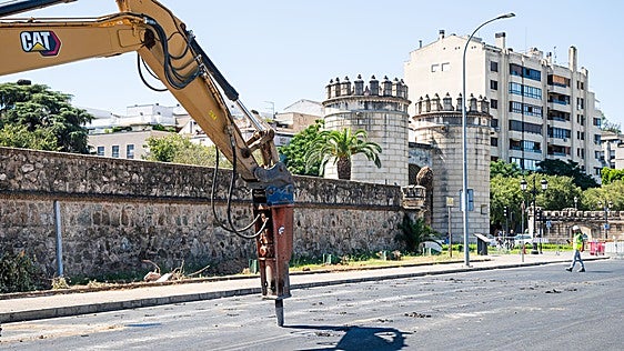 Las máquinas comienzan a excavar en la obra del parking de Puerta de Palmas