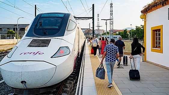 El tren circula de nuevo entre Plasencia y Monfragüe