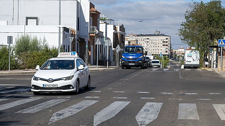 Una furgoneta vuelca tras un choque frontal en la salida de Badajoz hacia Corte de Peleas