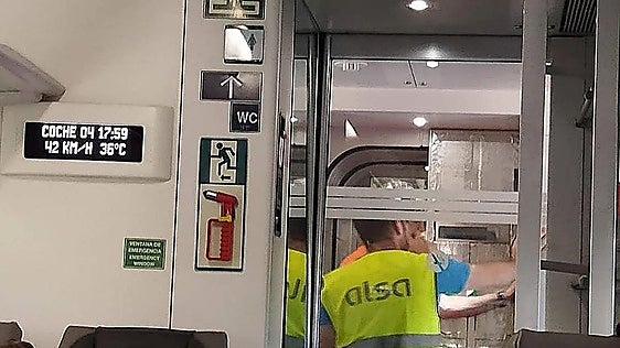 Una avería en el aire acondicionado obliga a trasladar a los pasajeros de un tren hacia Extremadura